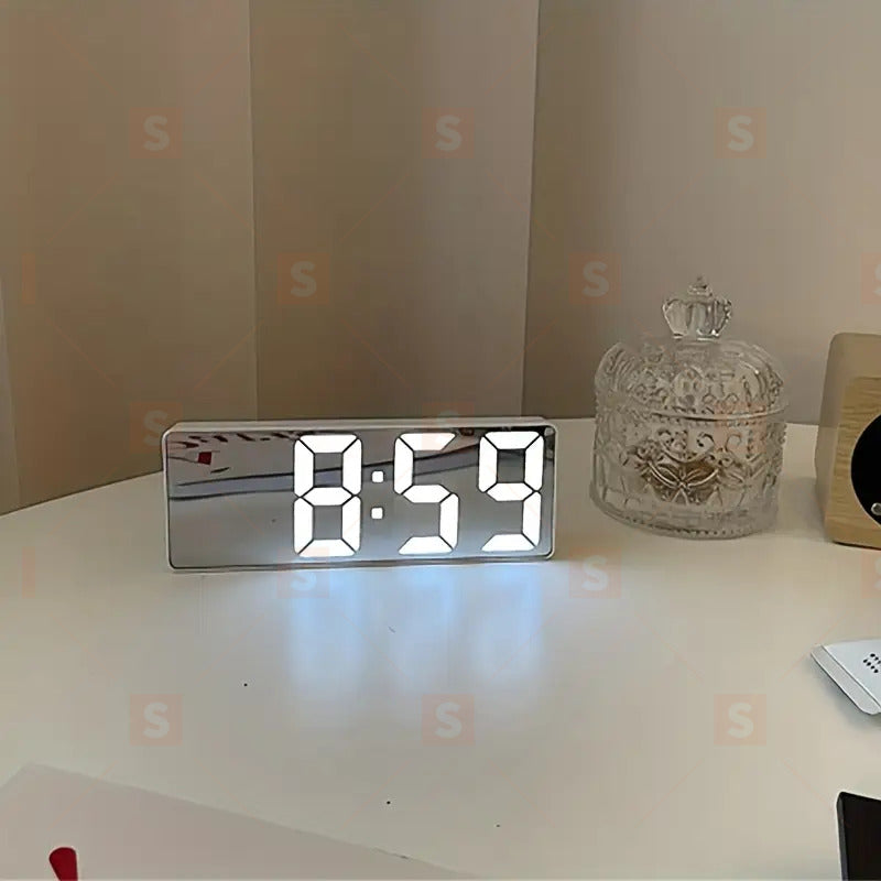 Умен LED дигитален часовник с гласов контрол – безшумен будилник за легло и маса – конзолен електронен часовник за настолен компютър – модерен и лесен за използване